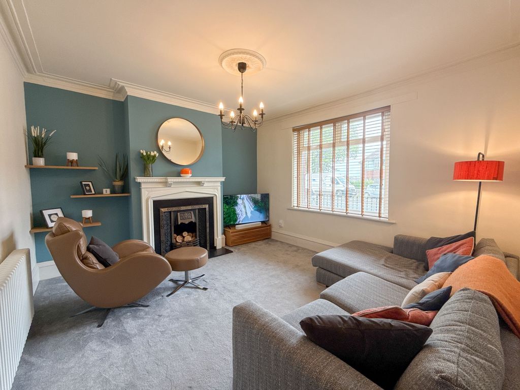 Property photo 1 of 12 Lounge