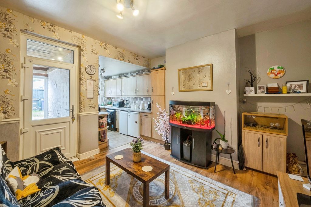 Property photo 3 of 20 Pbox-Img.Jpg