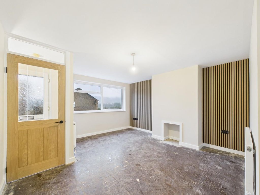 Property photo 3 of 22 Living Room