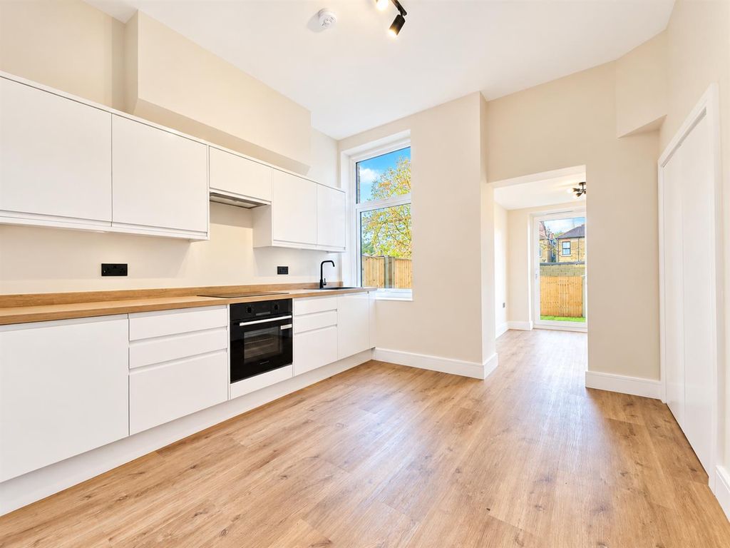 Property photo 1 of 12 Kitchen