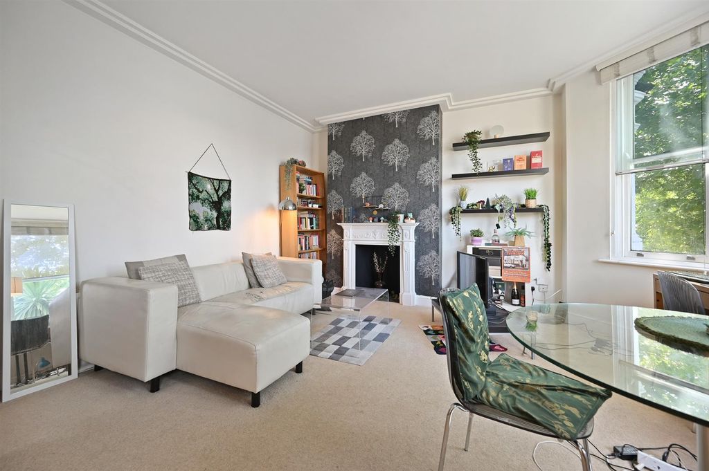 Property photo 3 of 8 Rclr- Flat 3, 310 Finchley Road- Reception 9 (1).J
