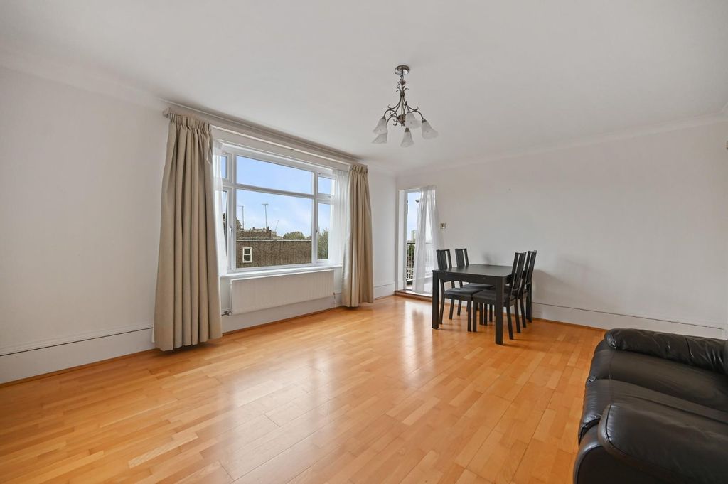 Property photo 3 of 11 Bctec - Flat 10, Ambassador House - Reception B (4