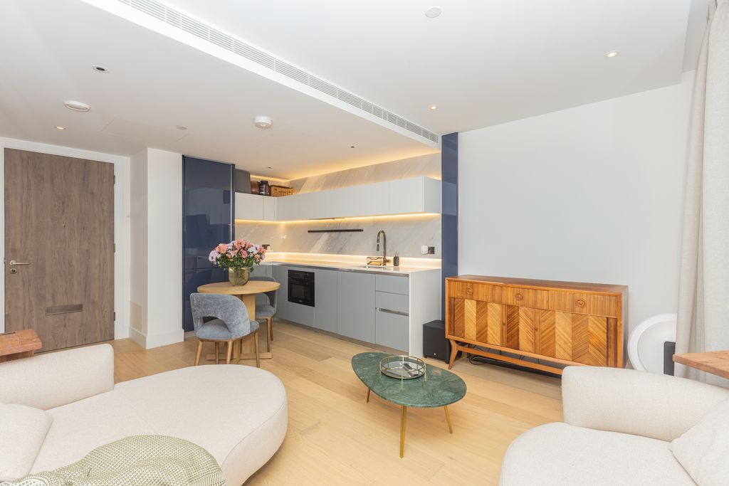 Property photo 2 of 32