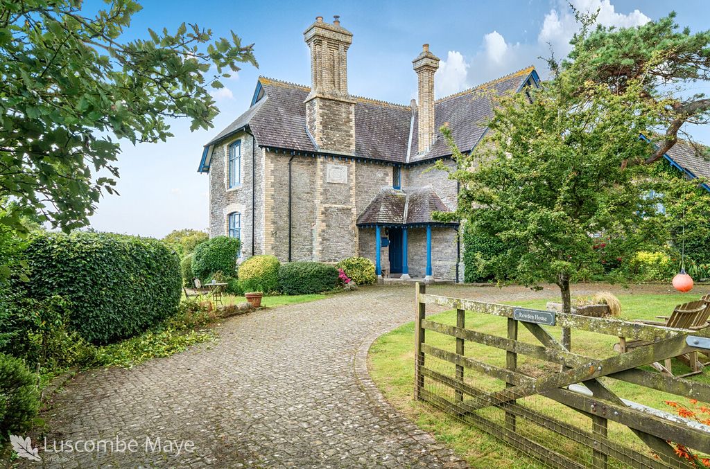 Property photo 1 of 30