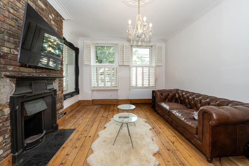 Property photo 1 of 13 Living Room