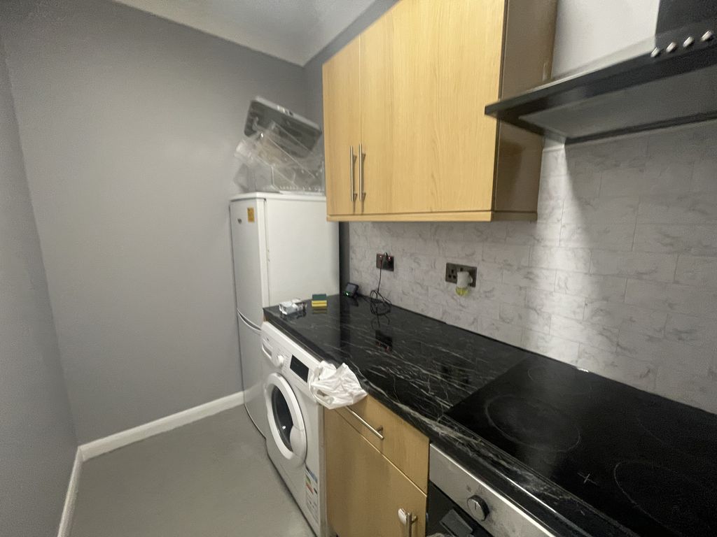 Property photo 3 of 7 Gallery