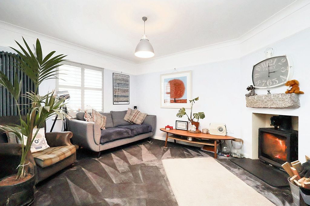 Property photo 2 of 22 Lounge