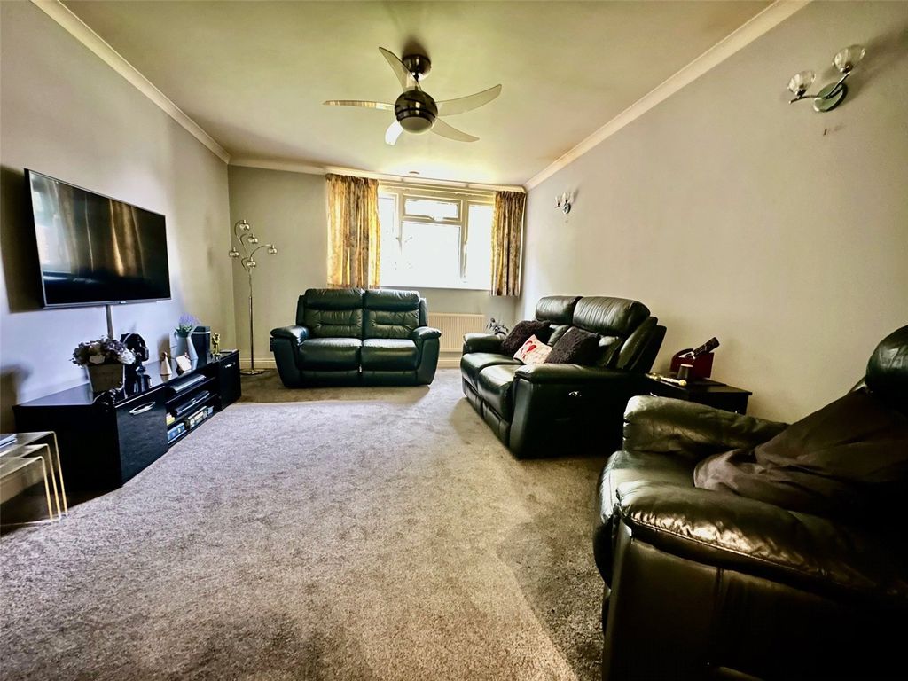 Property photo 3 of 7 Picture No. 32