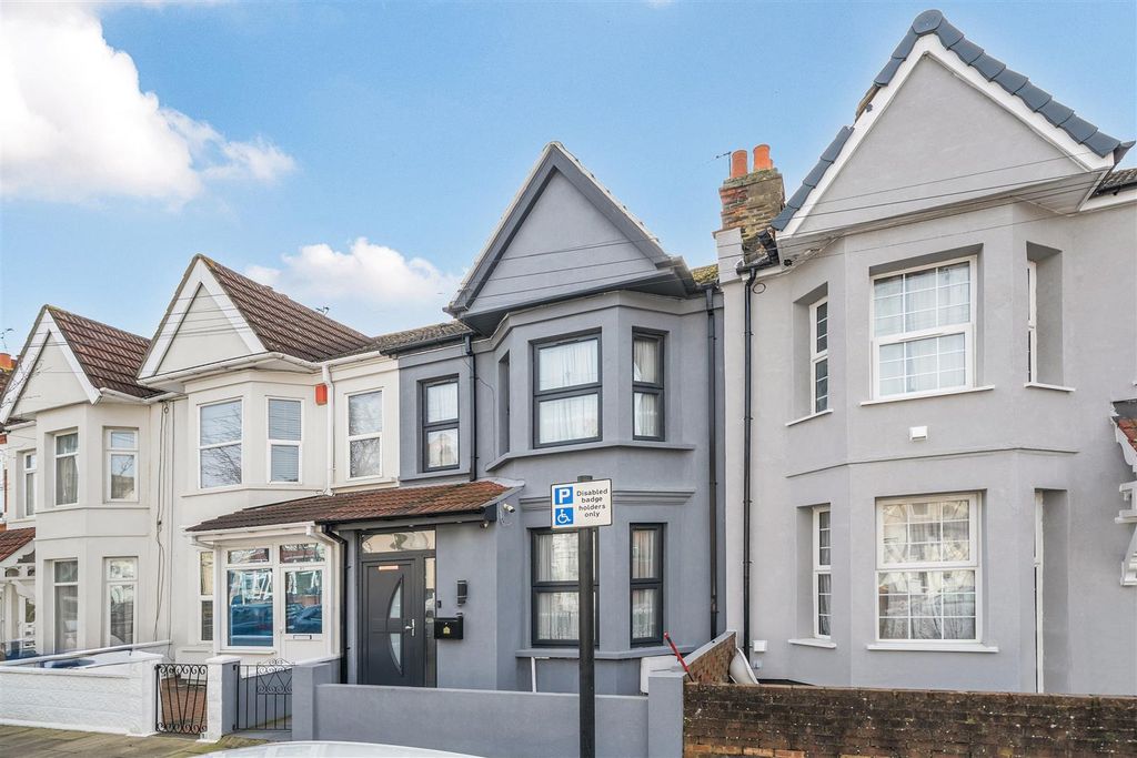 Property photo 2 of 20 Front