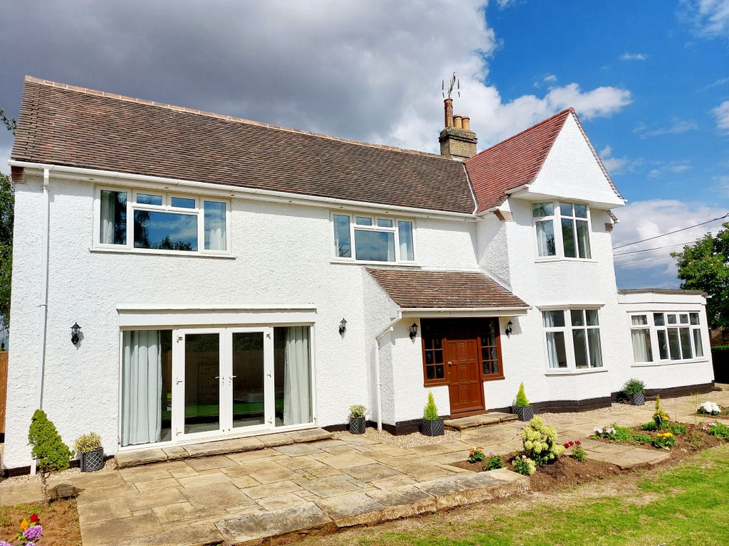 Property photo 2 of 18