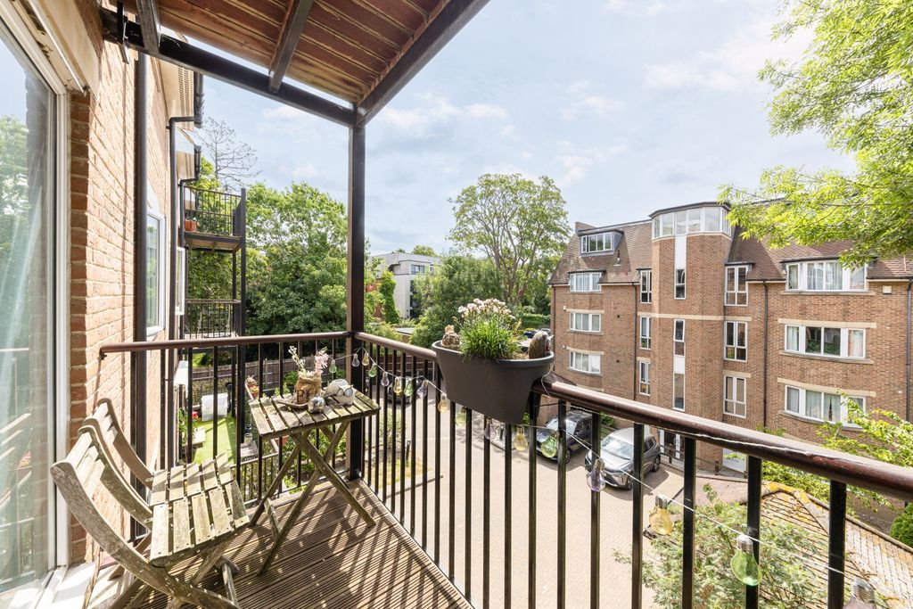 Property photo 1 of 9 Balcony