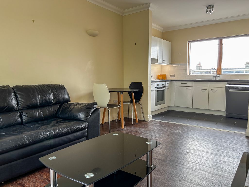 Property photo 3 of 13 Lounge