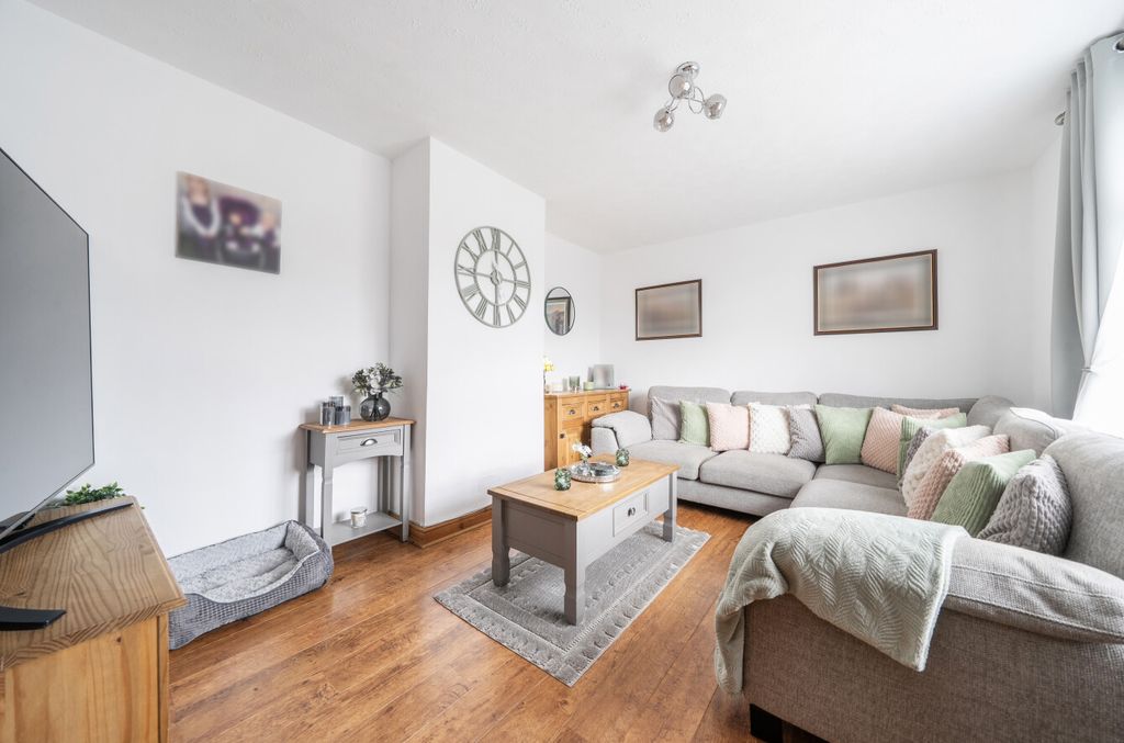 Property photo 2 of 26 -6A3556B98E1cc-l-1-6A32E4d369d90-1470926-18-6A3280F42A483-1