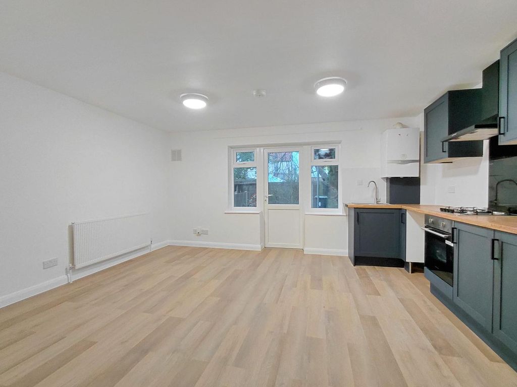 Property photo 3 of 15 Sydney Rd, Feltham, Tw14 (7)