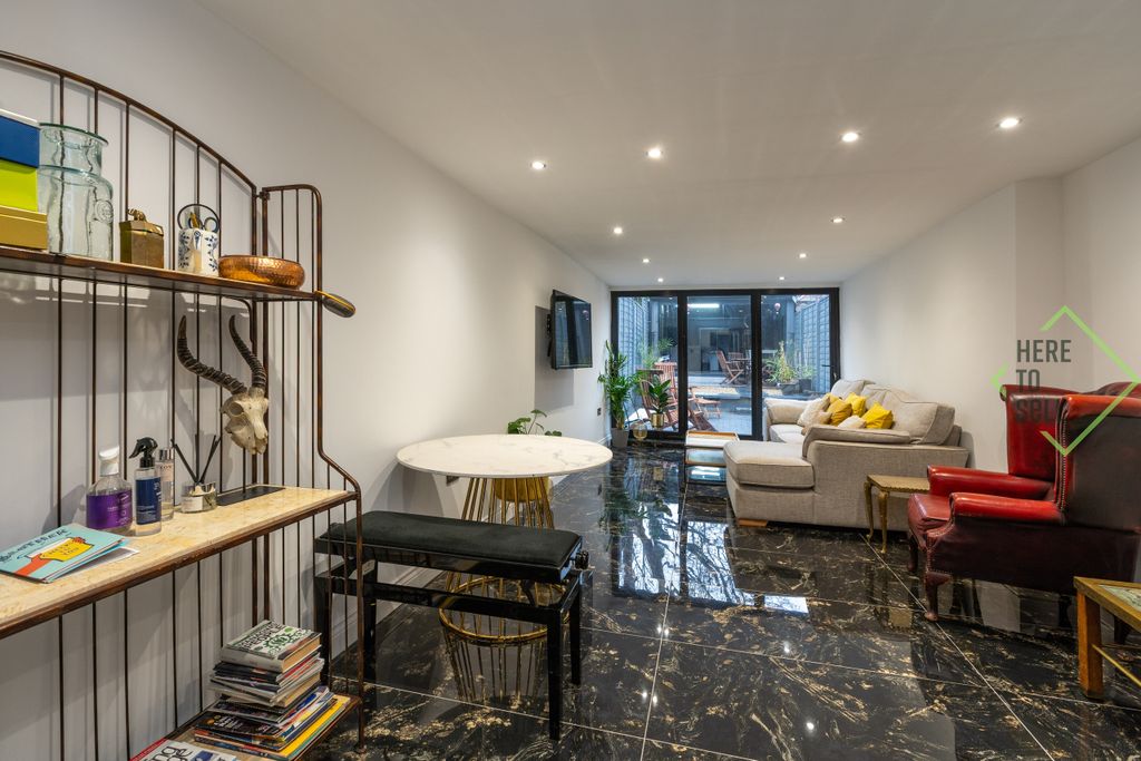 Property photo 2 of 18 27 Lodge Lane N12 8Jg-21