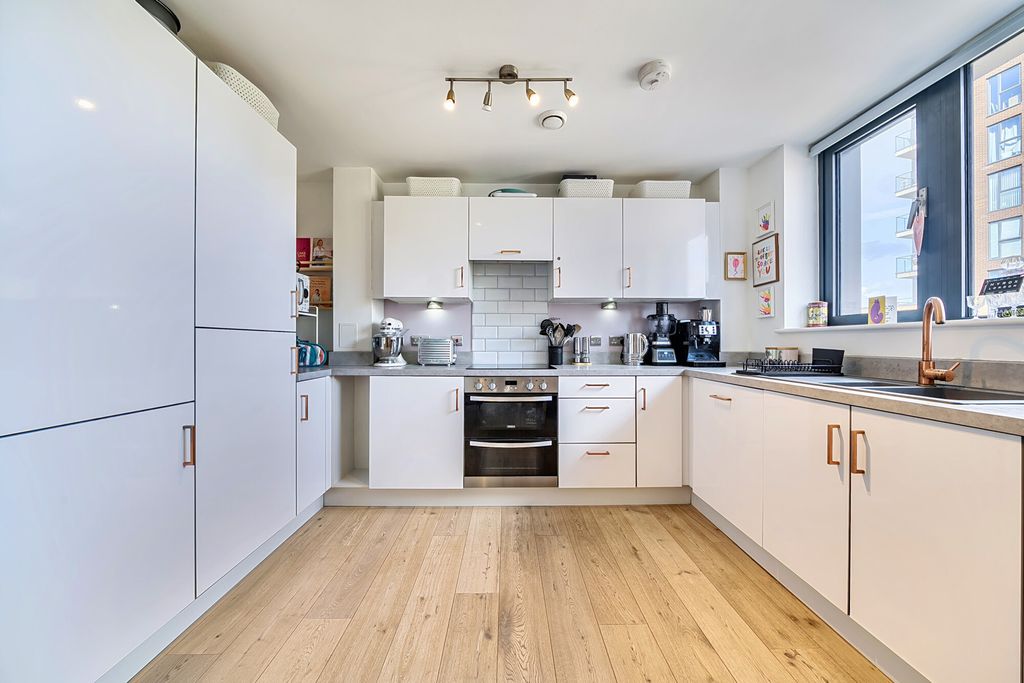 Property photo 3 of 20 Kitchen