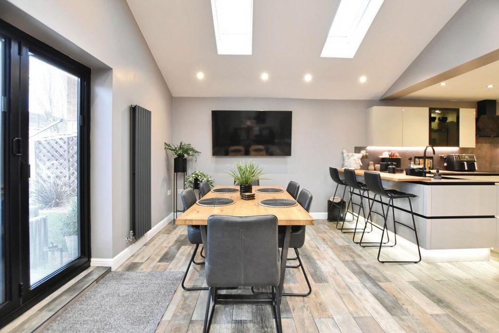 Property photo 1 of 33