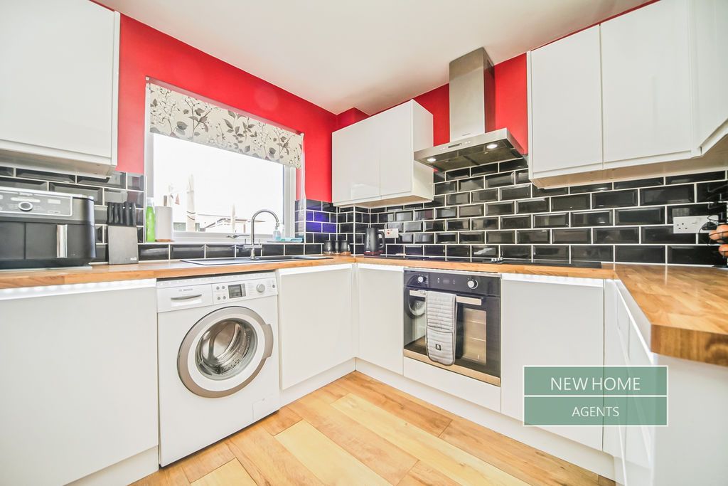 Property photo 2 of 20 Photo 11