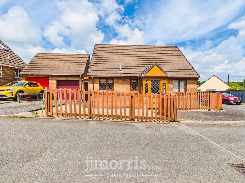 Property photo 1 of 19
