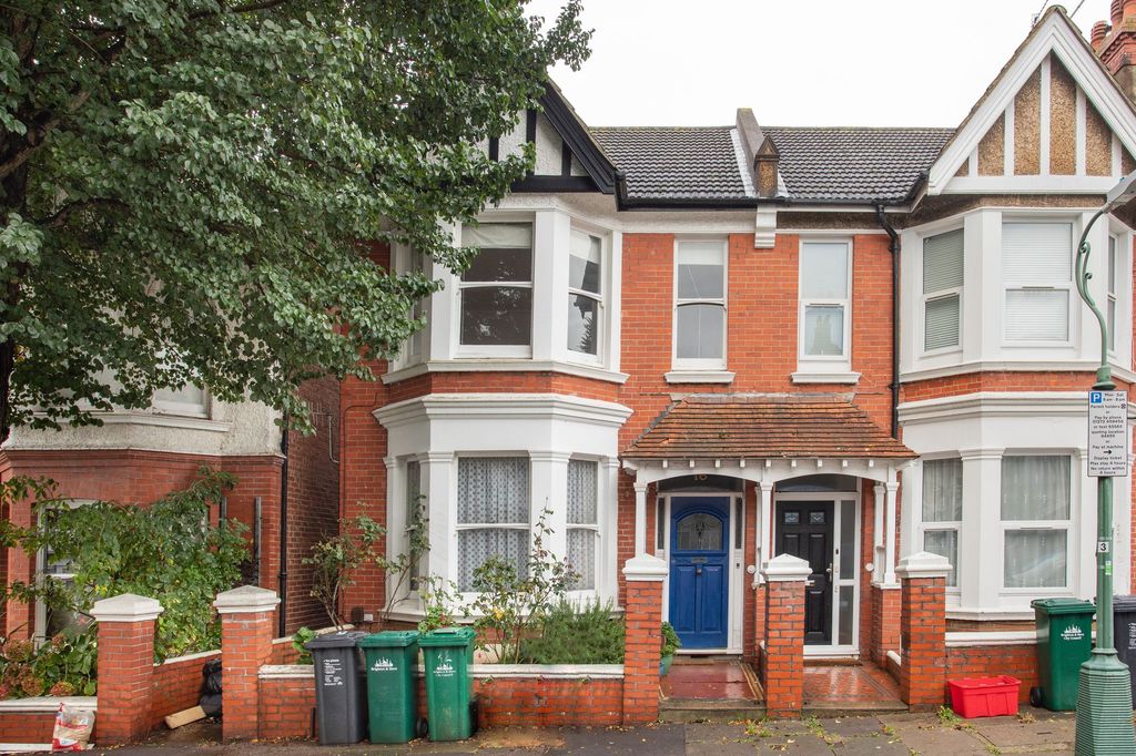 Property photo 1 of 8