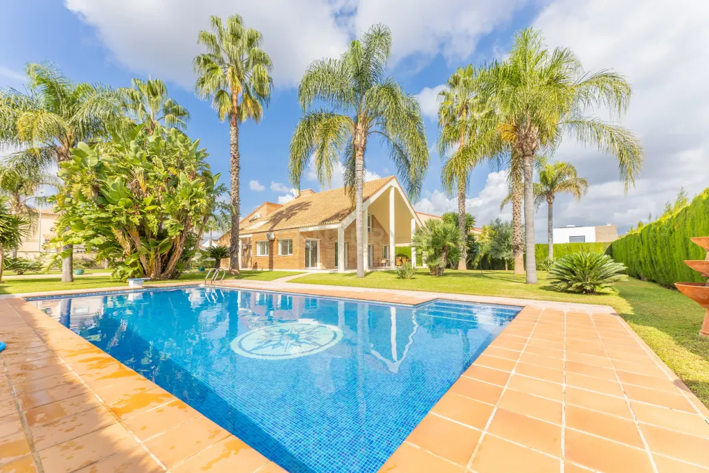 Property photo 1 of 63