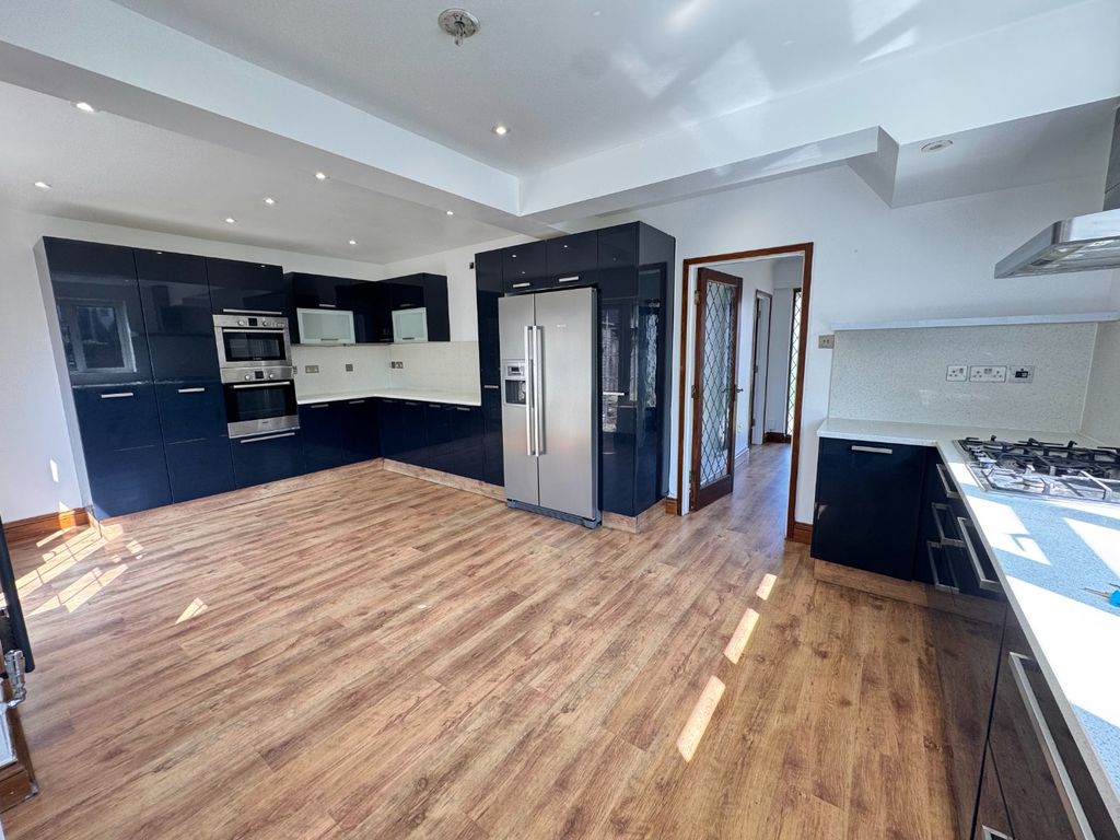 Property photo 2 of 16 4190152