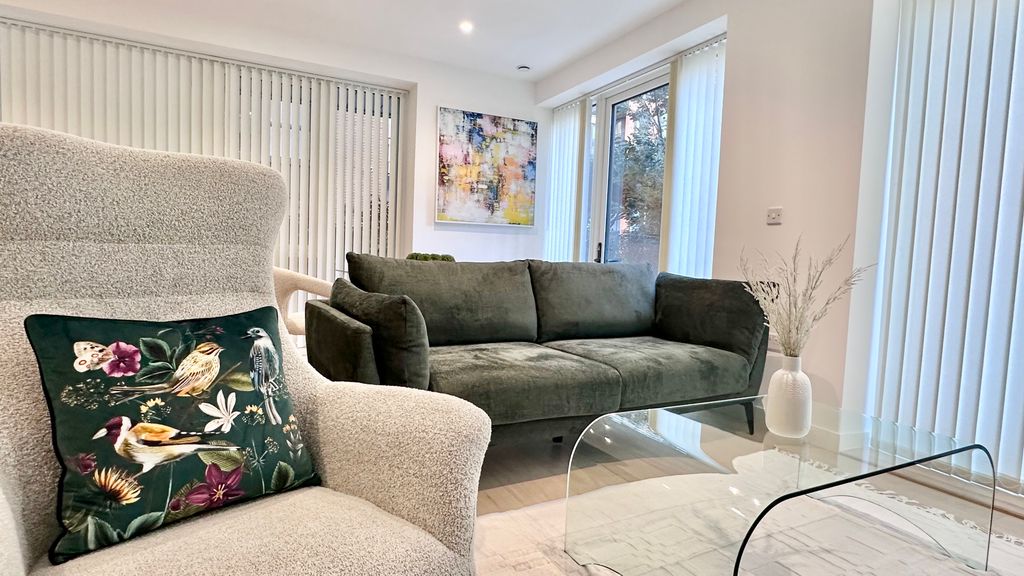 Property photo 3 of 43