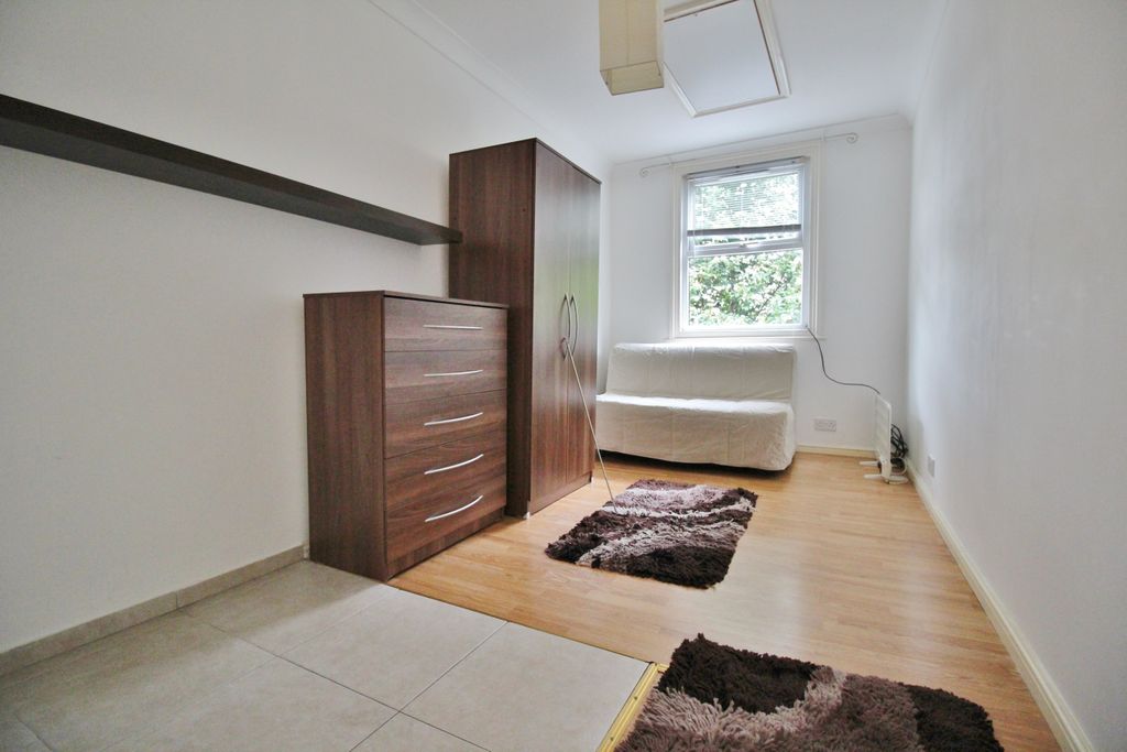 Property photo 1 of 6 Studio Flat
