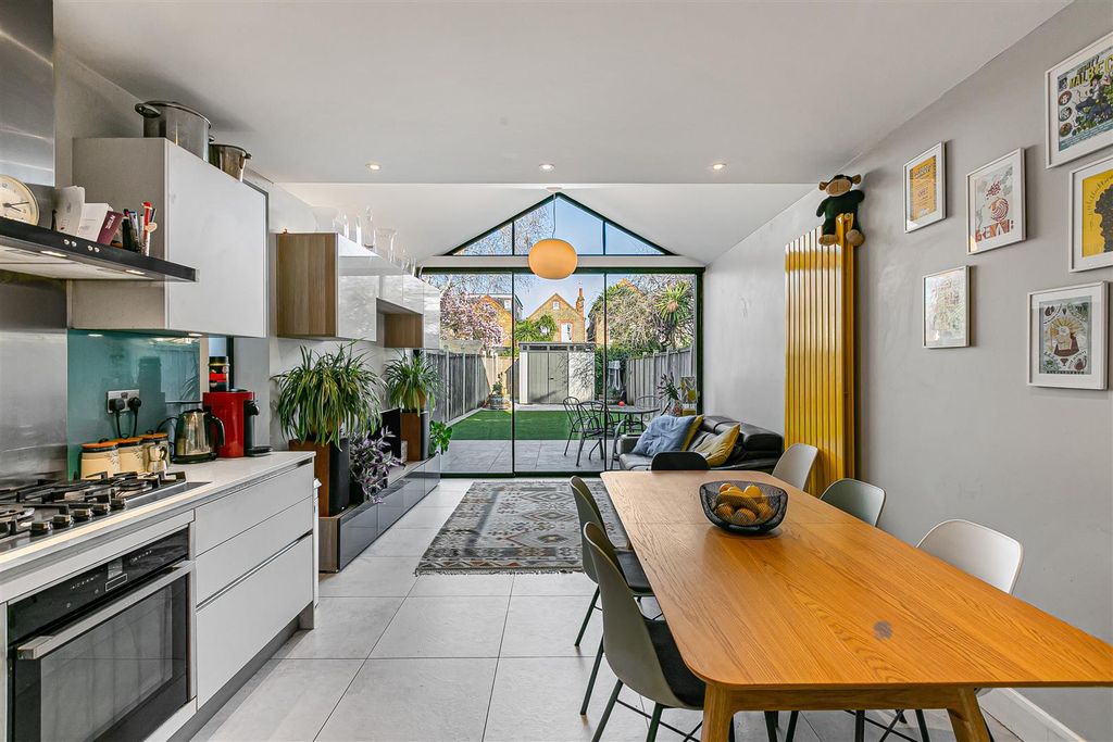 Property photo 2 of 26