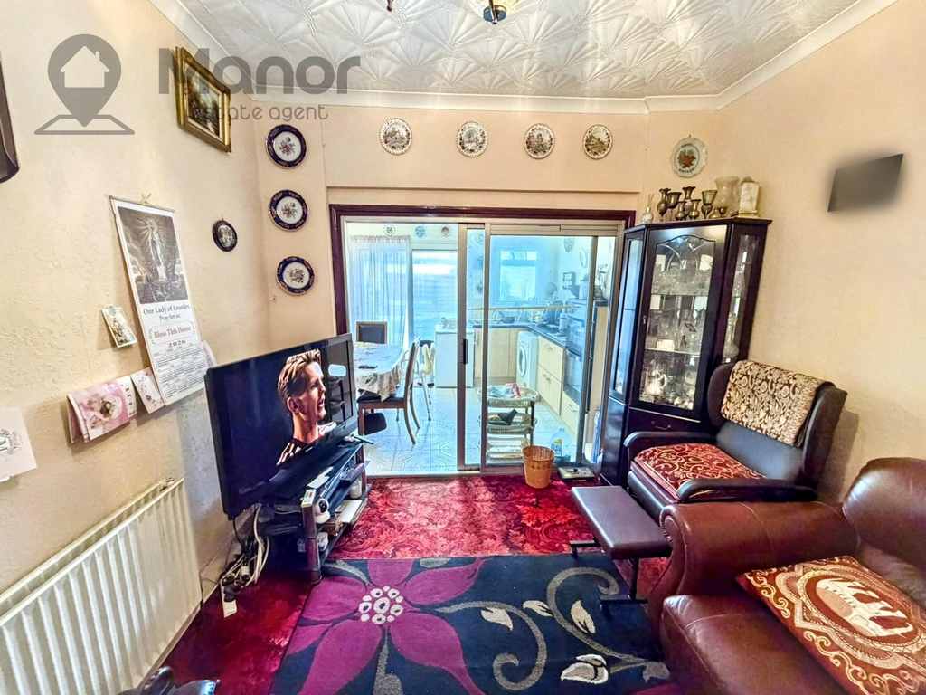 Property photo 3 of 22 Lounge