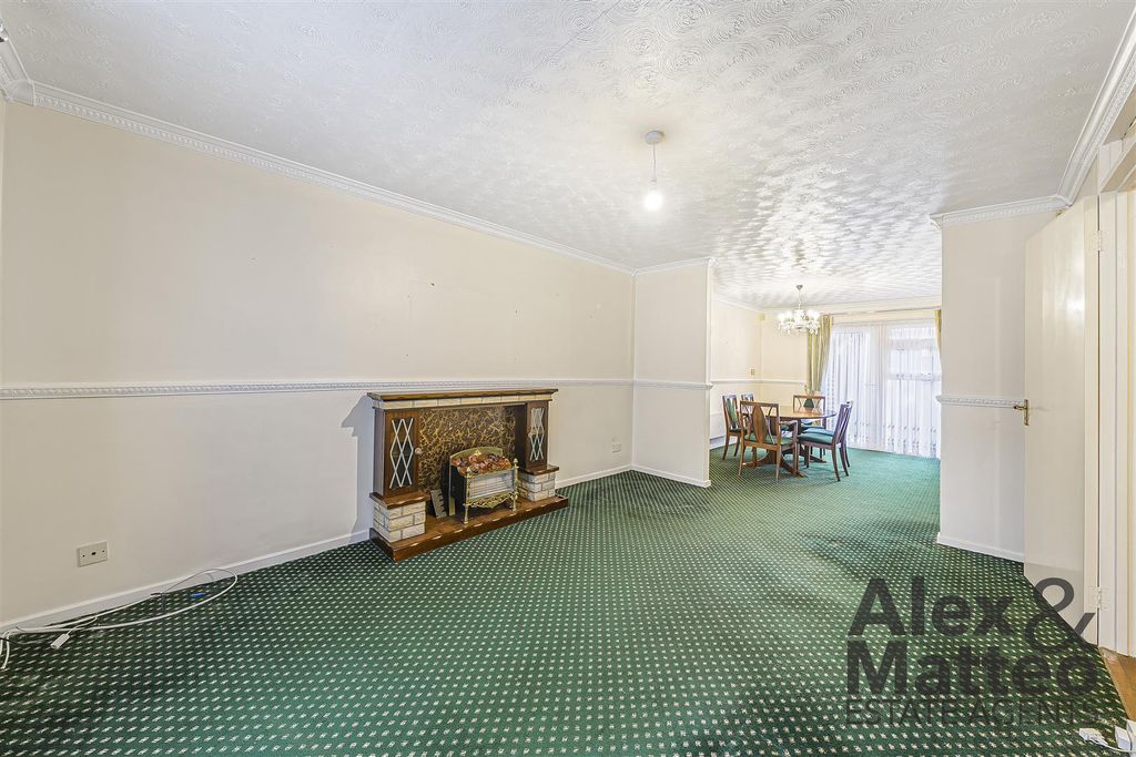 Property photo 2 of 25 Raymouth Road