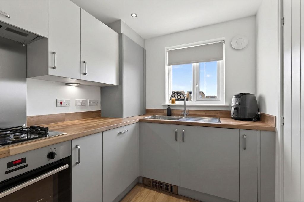 Property photo 3 of 24