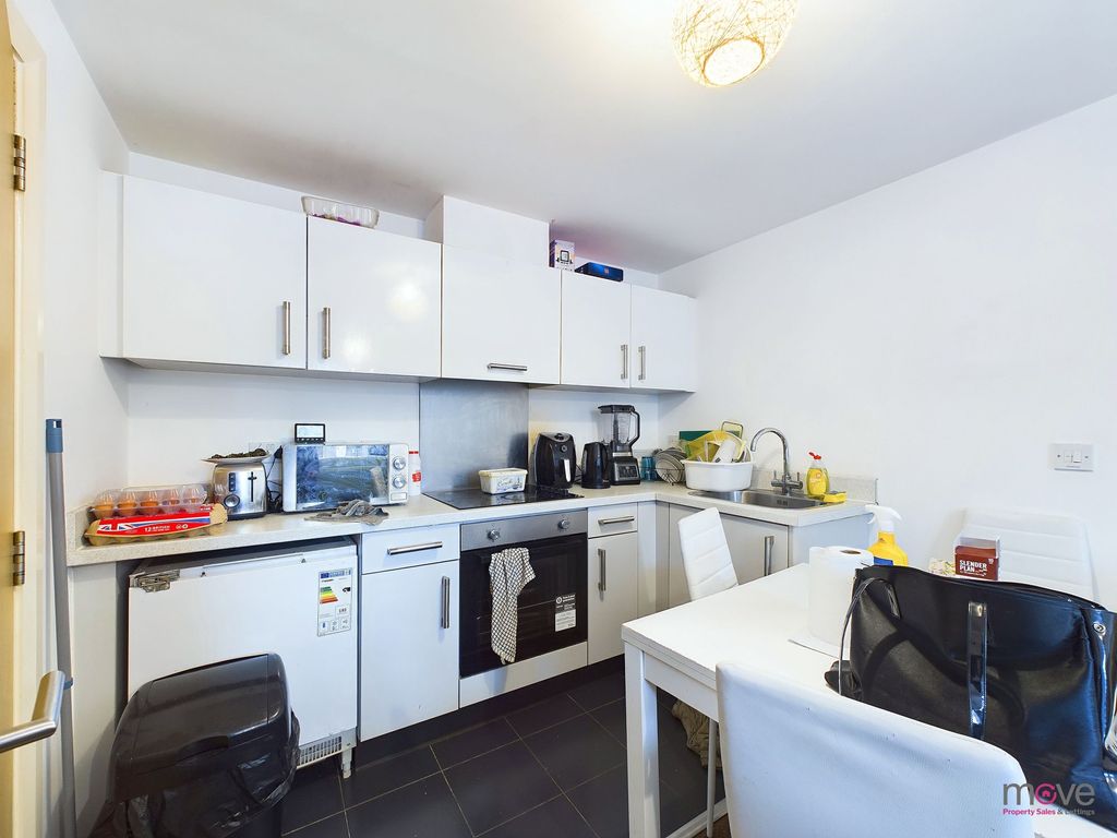 Property photo 3 of 7 Kitchen