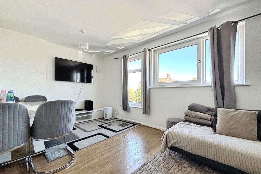 Property photo 2 of 7 Pbox-Img.Jpg