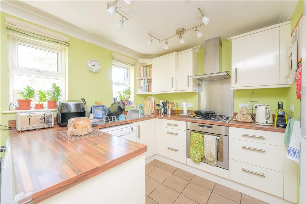 Property photo 3 of 17 Kitchen