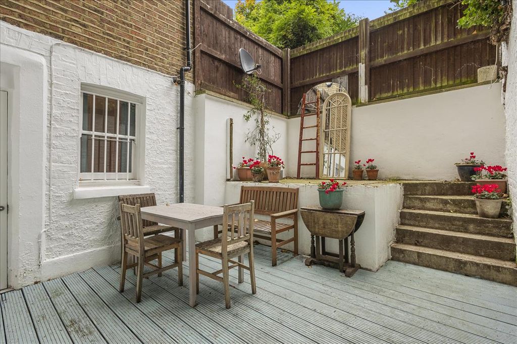 Property photo 2 of 9