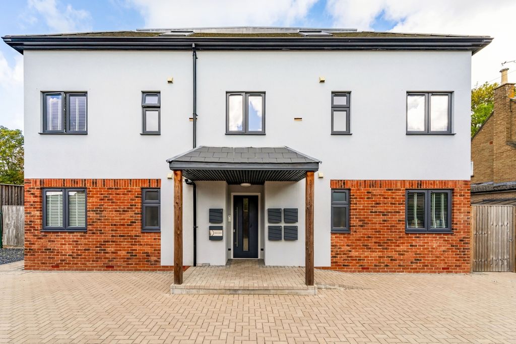 Property photo 1 of 17 114582_2-Bladon-C...
