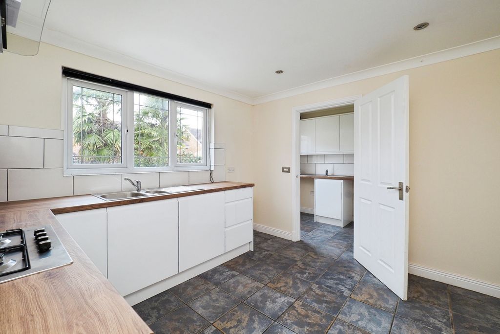 Property photo 2 of 17 Photo