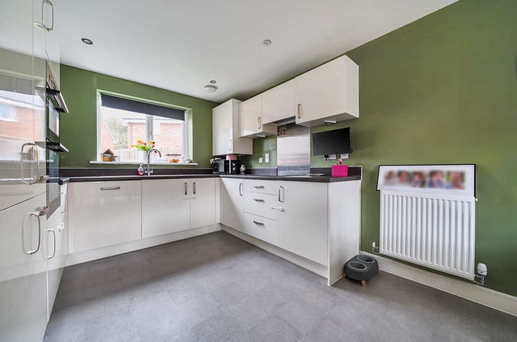 Property photo 3 of 19 1416315-11-69984c...