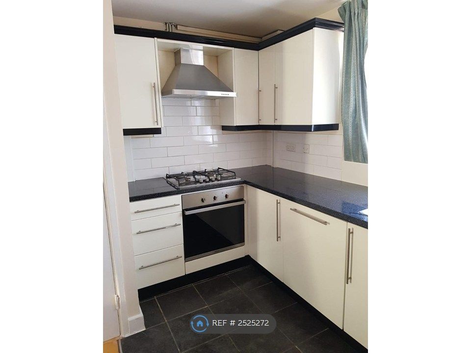 Property photo 2 of 9 Kitchen