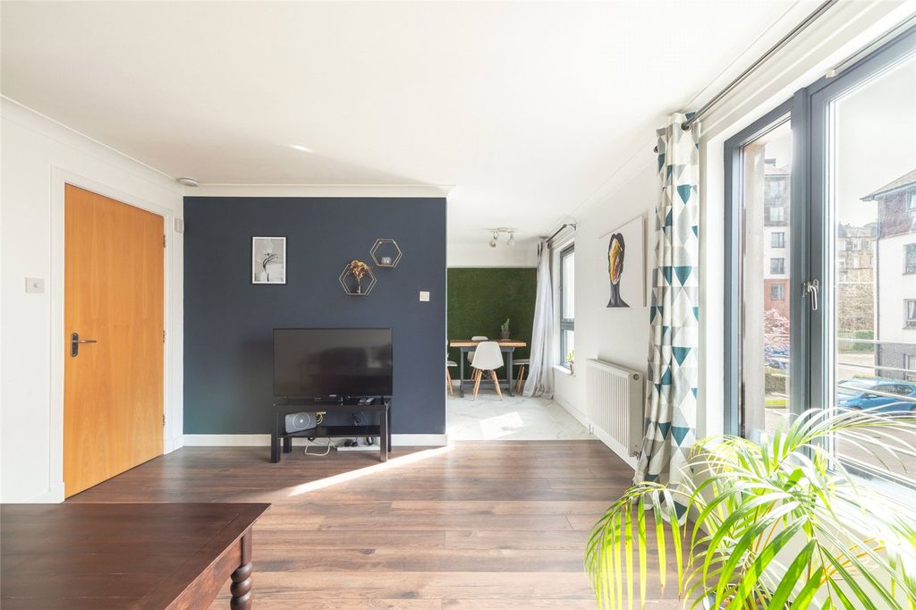 Property photo 3 of 21 Albert Street