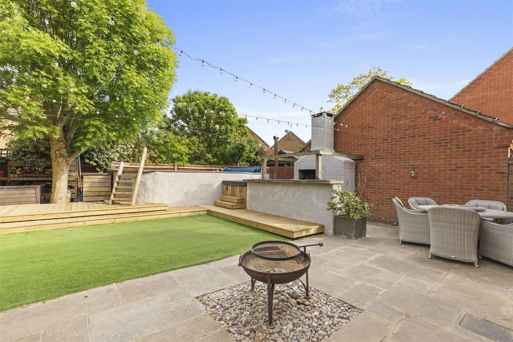 Property photo 3 of 17