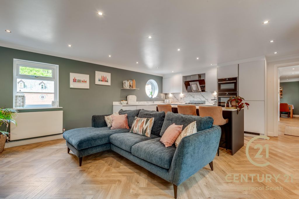 Property photo 1 of 32