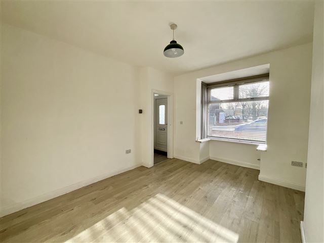 Property photo 2 of 15 Lounge