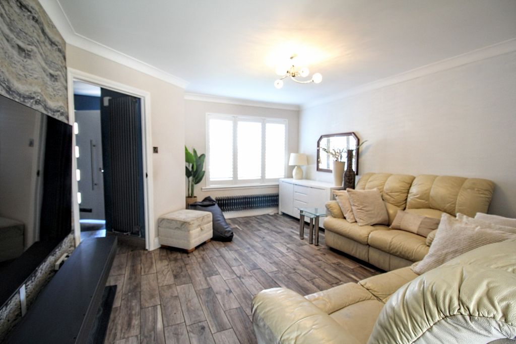 Property photo 2 of 15 Lounge