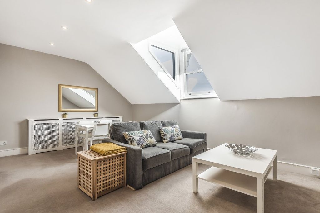 Property photo 2 of 8 9