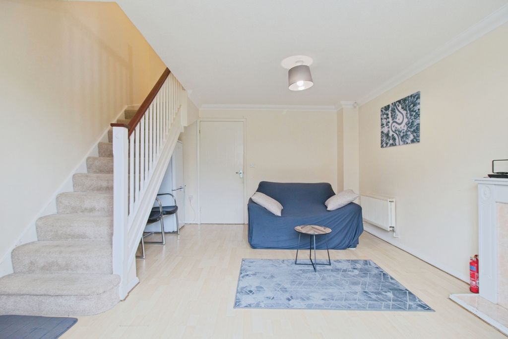 Property photo 2 of 20