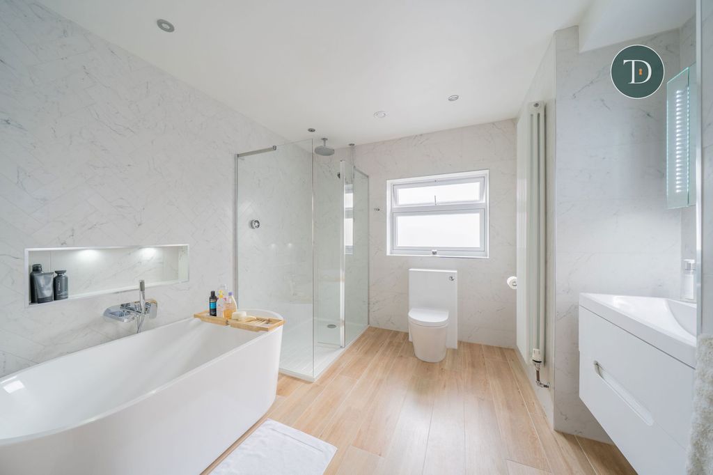 Property photo 3 of 31