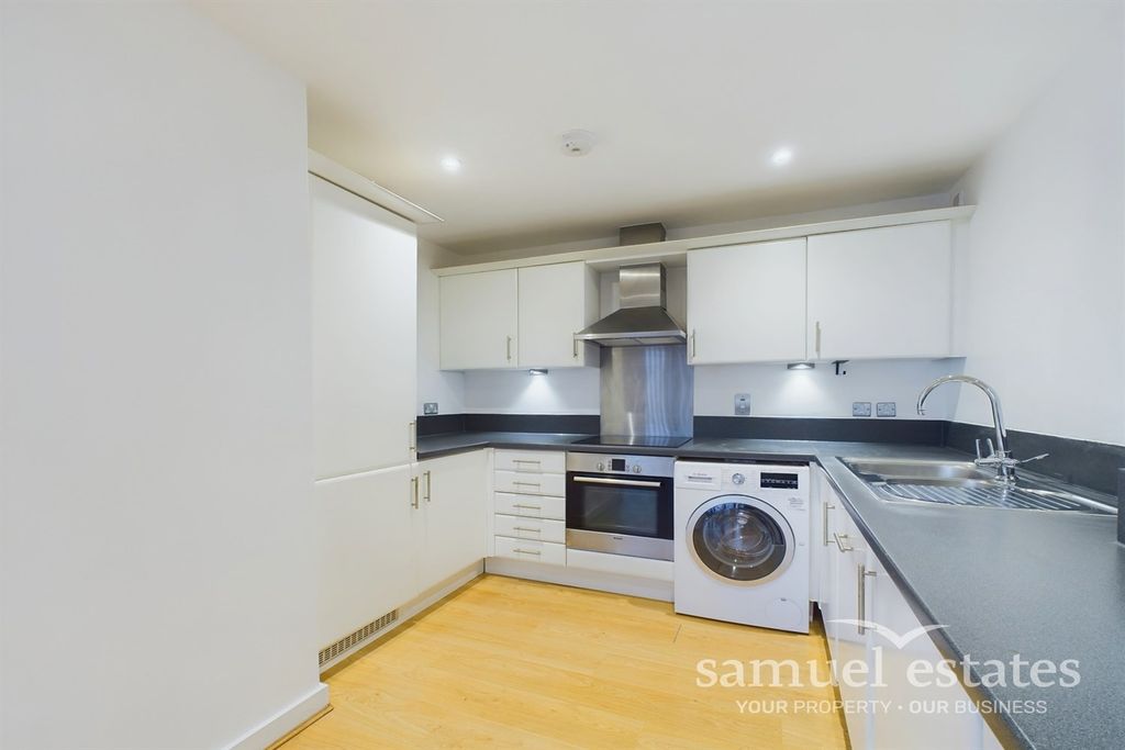 Property photo 2 of 11 Kitchen