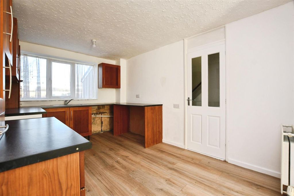Property photo 2 of 20 Kitchen/Dining Room